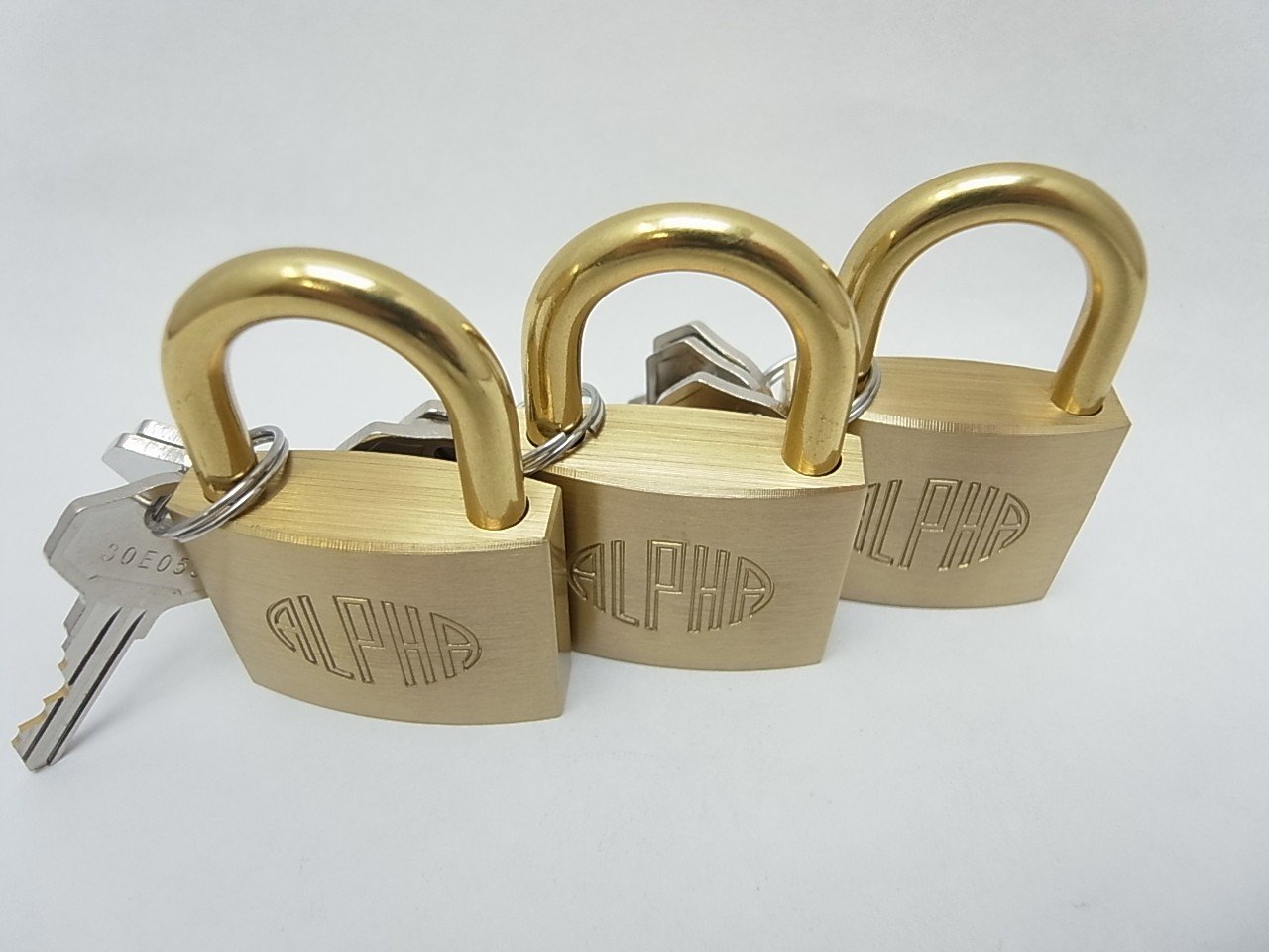 Amazon | ALPHA(アルファ) 3個入り同一キー南京錠 40mm | 補助錠・錠前
